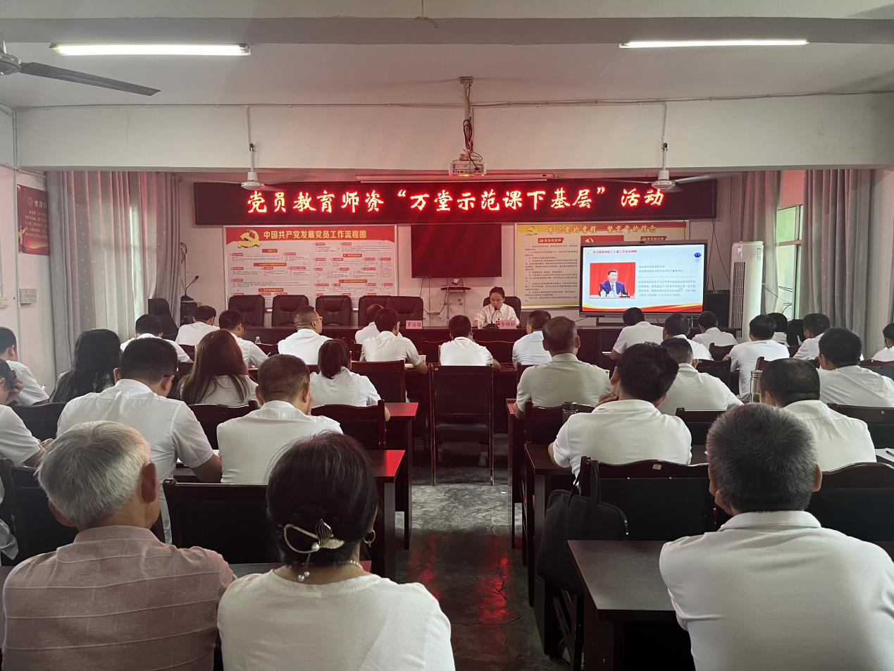 巴中市鑫匯農(nóng)業(yè)服務有限公司赴天馬山鎮(zhèn)開展“萬堂示范課下基層”活動