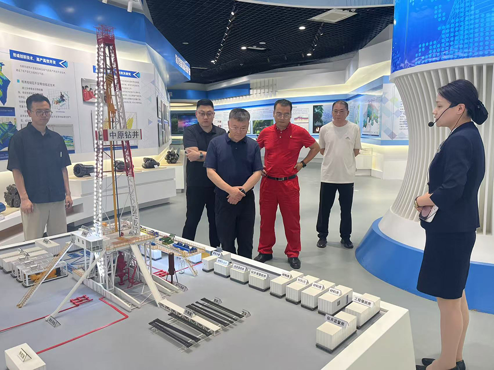 集團(tuán)黨委副書(shū)記、總經(jīng)理沈鵬帶隊(duì)到普光氣田考察交流